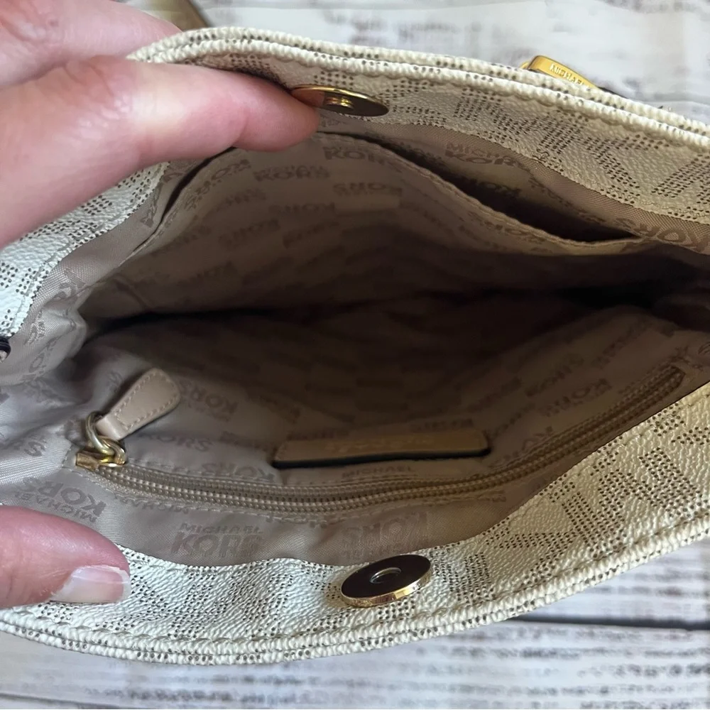 MICHAEL KORS HAMILTON TRAVEL MESSENGER CROSSBODY BAG VANILLA/ACORN GOLD NWOT - Picture 7 of 10